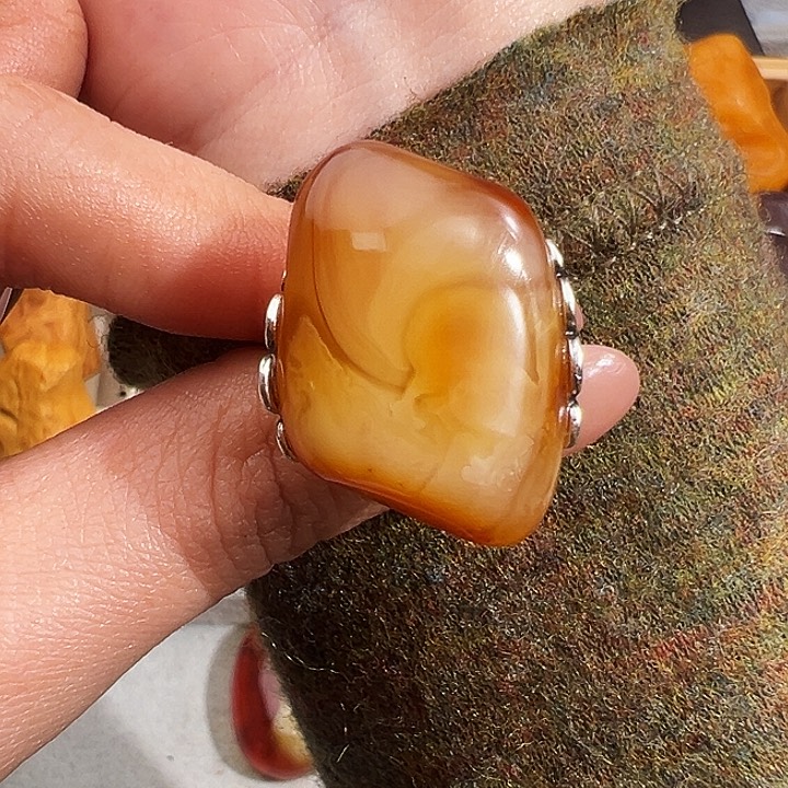 蜜蜡裸石未镶嵌我