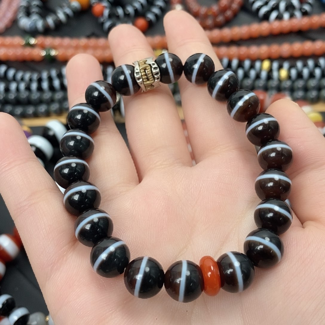 玛瑙/玉髓玛瑙手串未镶嵌山*