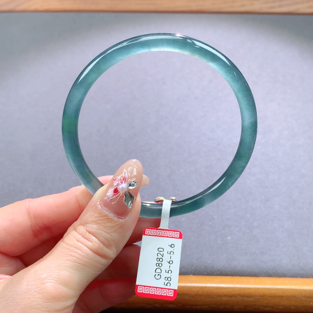 翡翠手镯未镶嵌天然翡翠手镯