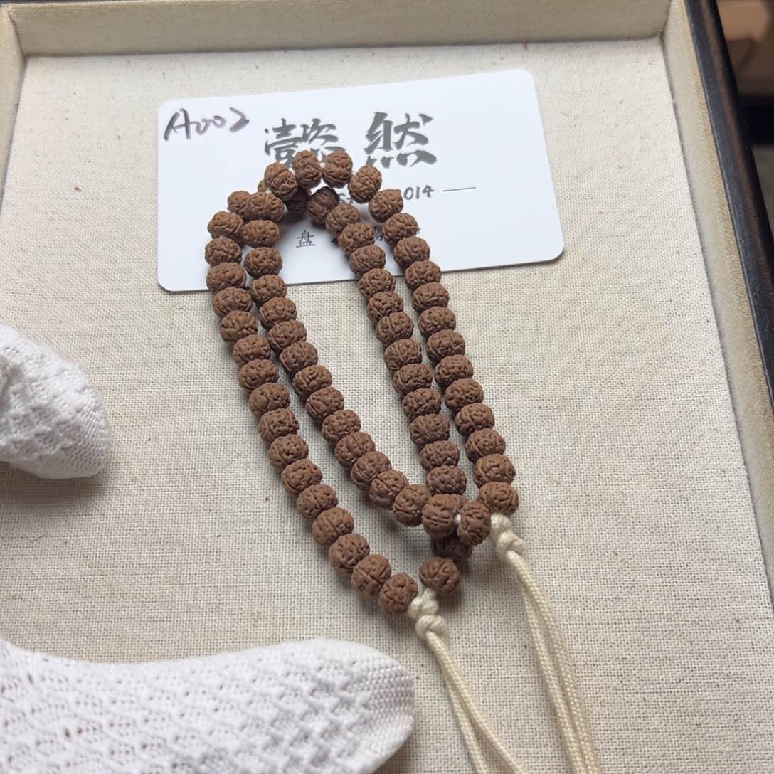 金刚菩提手串老树王（微黄晕）