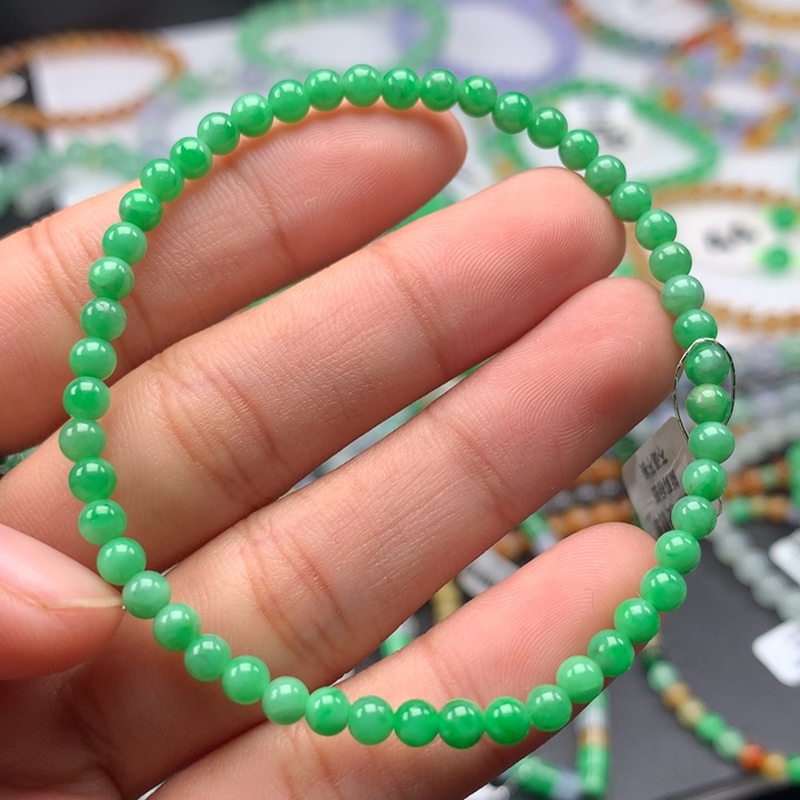 翡翠手镯未镶嵌卡