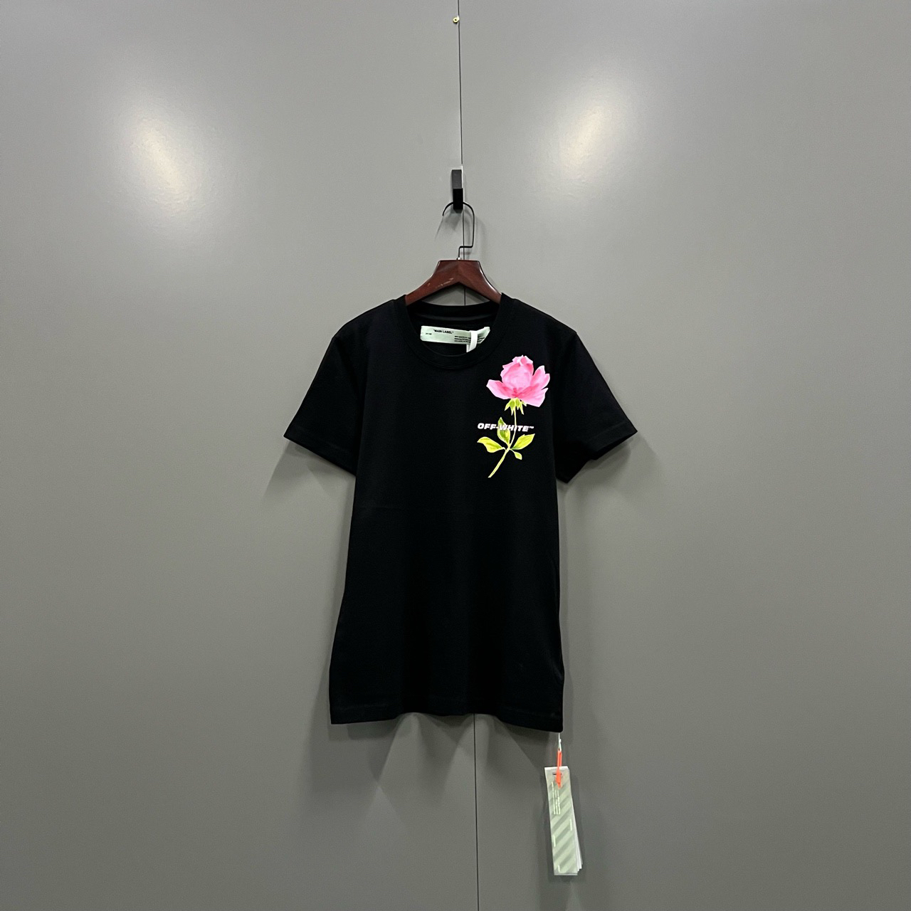 95新 OFF-WHITE (ll) ow 黑色花卉字母印花短袖 XS码