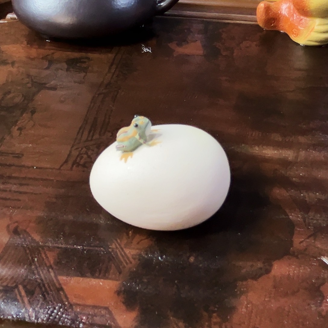 紫砂茶宠白色喷水青蛙茶宠