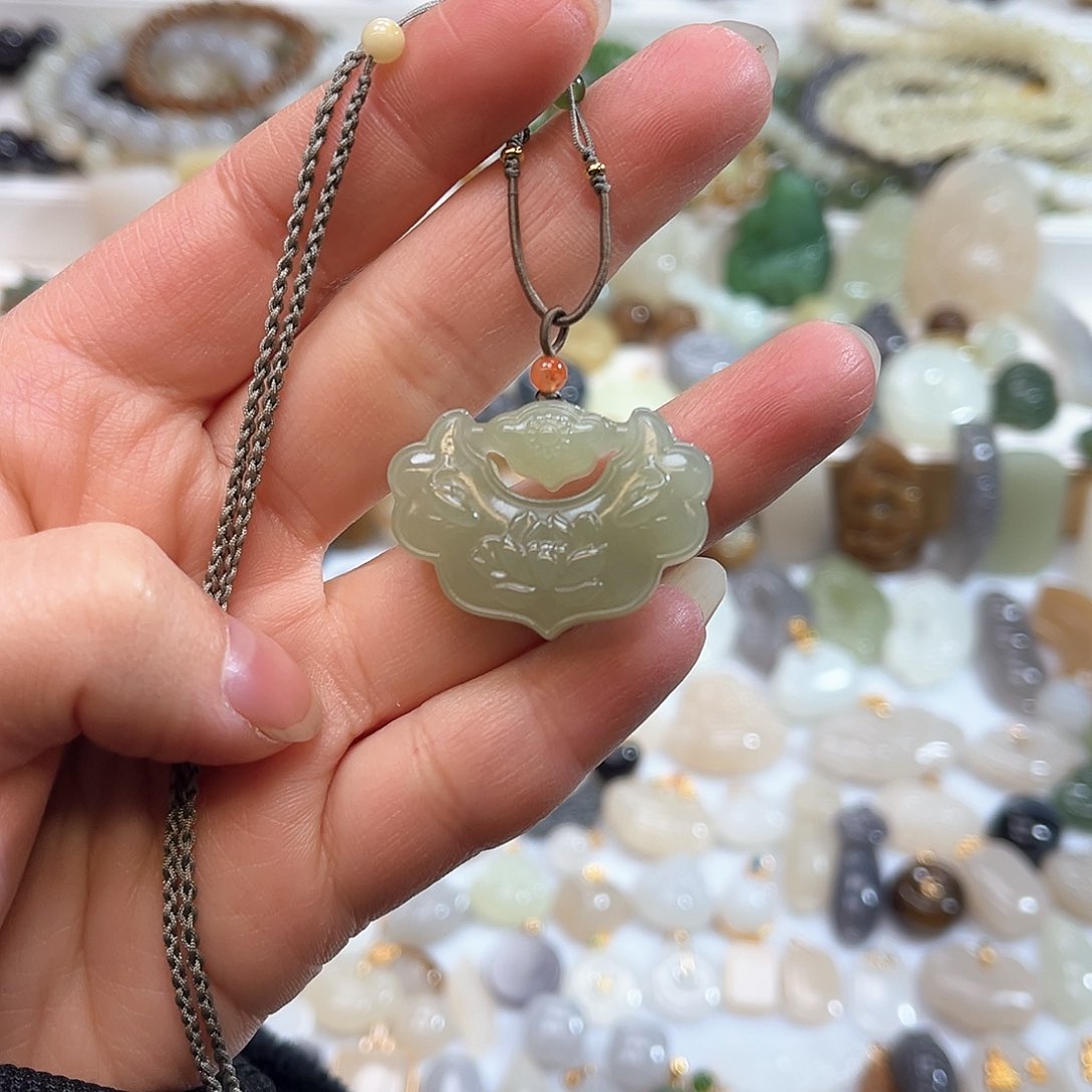 和田玉吊坠(赠链)未镶嵌