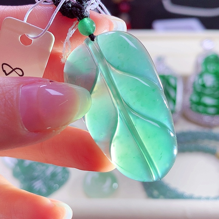 翡翠颈饰未镶嵌天然