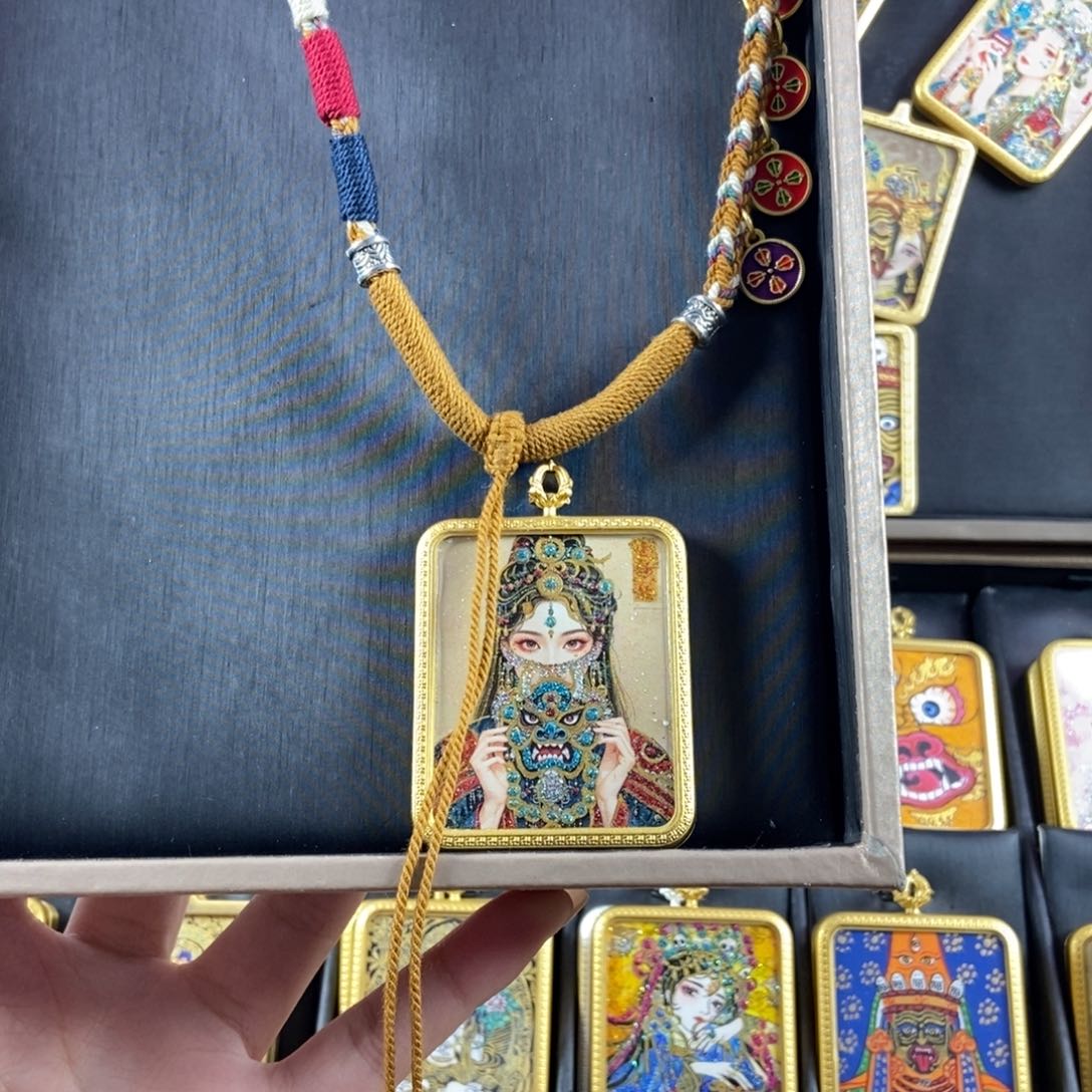 吊坠美丽的唐卡在这里结缘