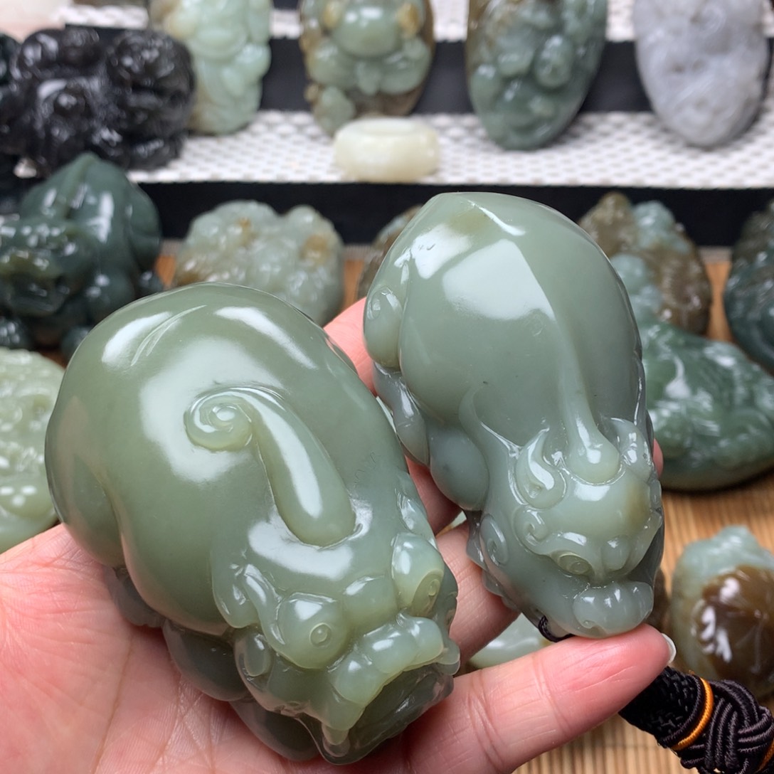 和田玉未镶嵌把件荣*