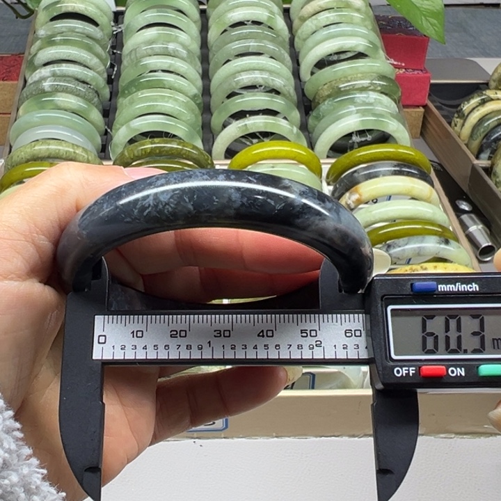 蛇纹石玉未镶嵌手镯18