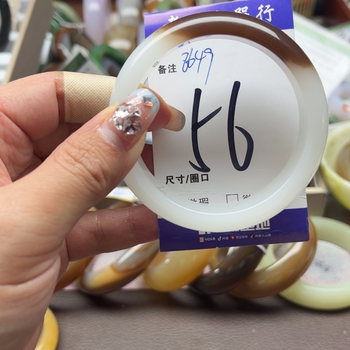 石英质玉手镯未镶嵌