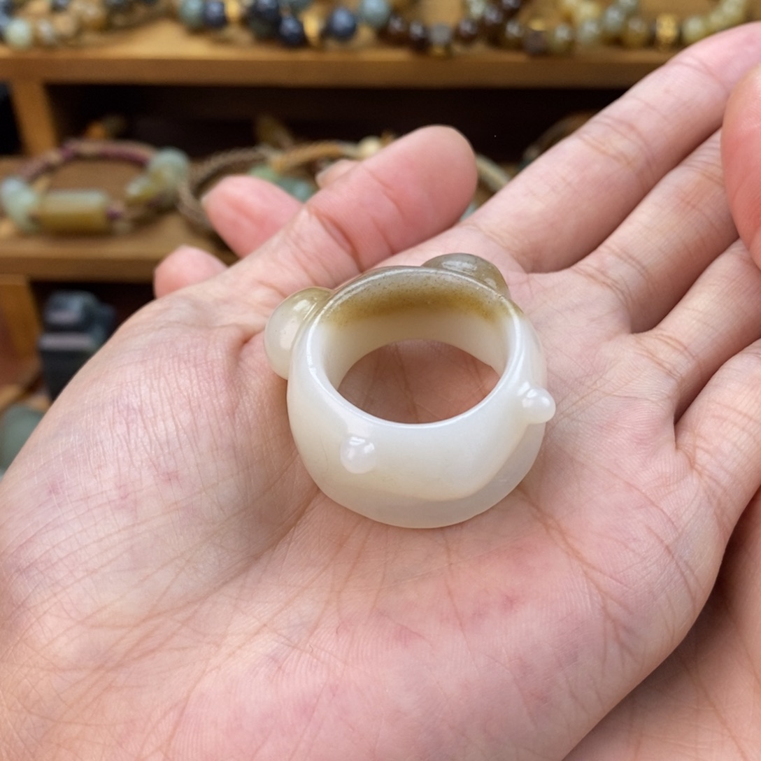 龙***主和田玉未镶嵌颈饰