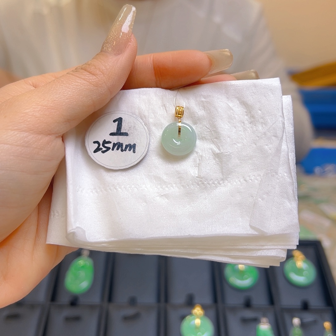 翡翠颈饰18K金镶嵌翡翠