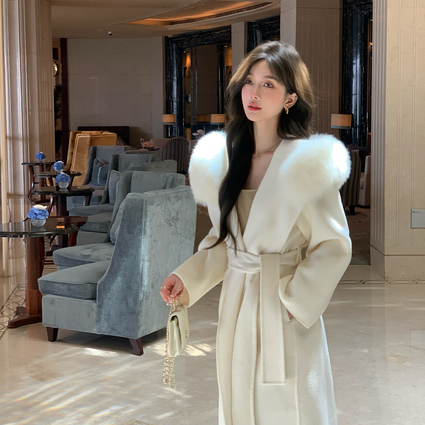 白色双面呢大衣2025秋冬新款毛领呢子大衣高级感连帽气质毛呢外套