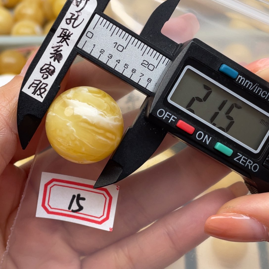 蜜蜡裸石未镶嵌名*叫