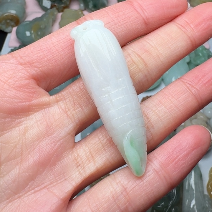 翡翠未镶嵌颈饰玉米