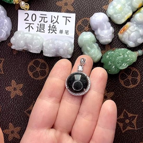 翡翠未镶嵌挂件乌鸡