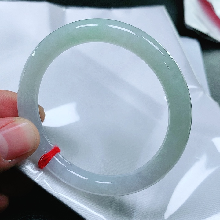 翡翠手镯未镶嵌翡翠手镯未镶嵌