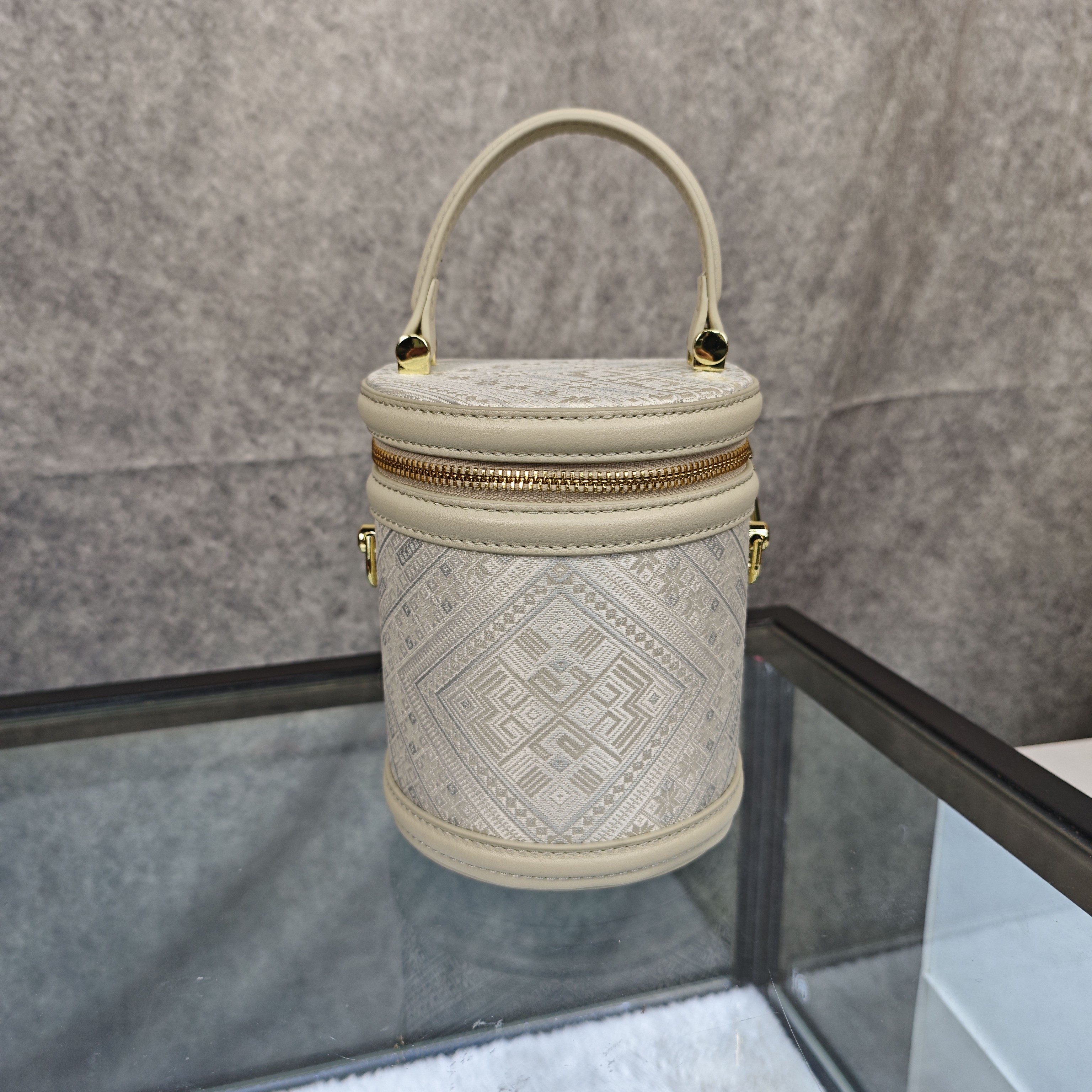 【顺丰现货】【素白几何纹】【发财桶】【广西非遗手工壮锦】轻奢气质