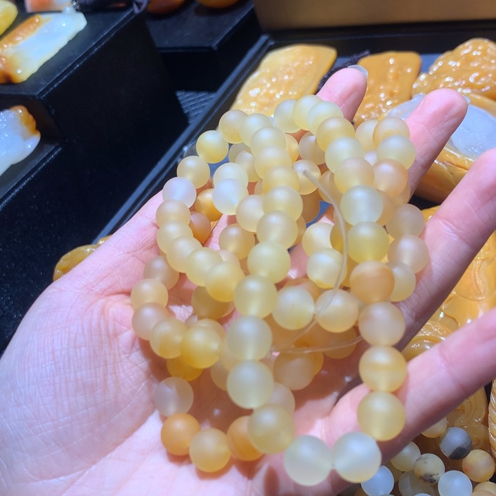 石英质玉（黄龙玉）未镶嵌颈饰
