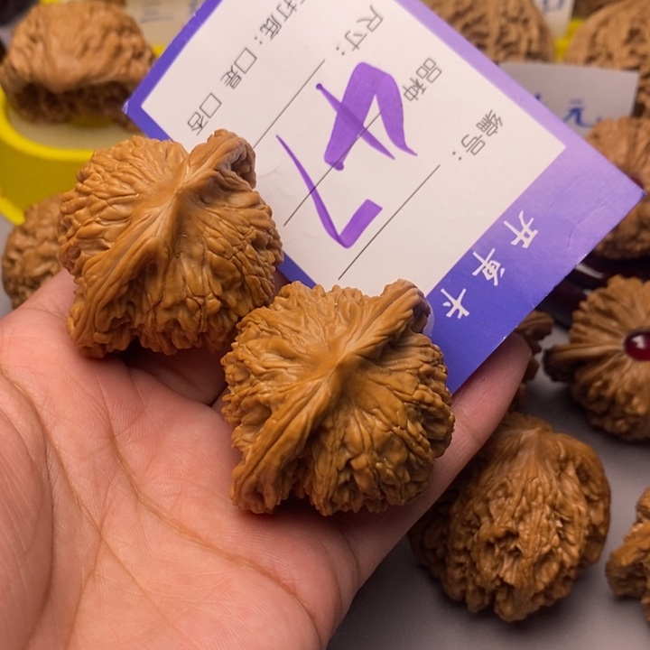 文玩核桃把件半**月47号虎头