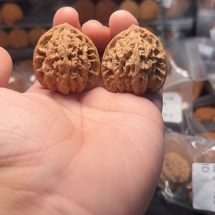文玩核桃盘龙虎38-387