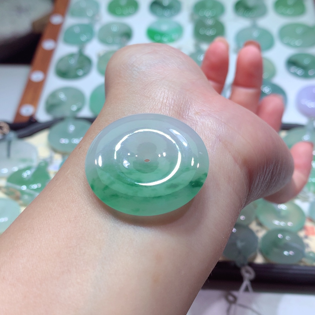 翡翠未镶嵌颈饰12尺寸31.6*4.7