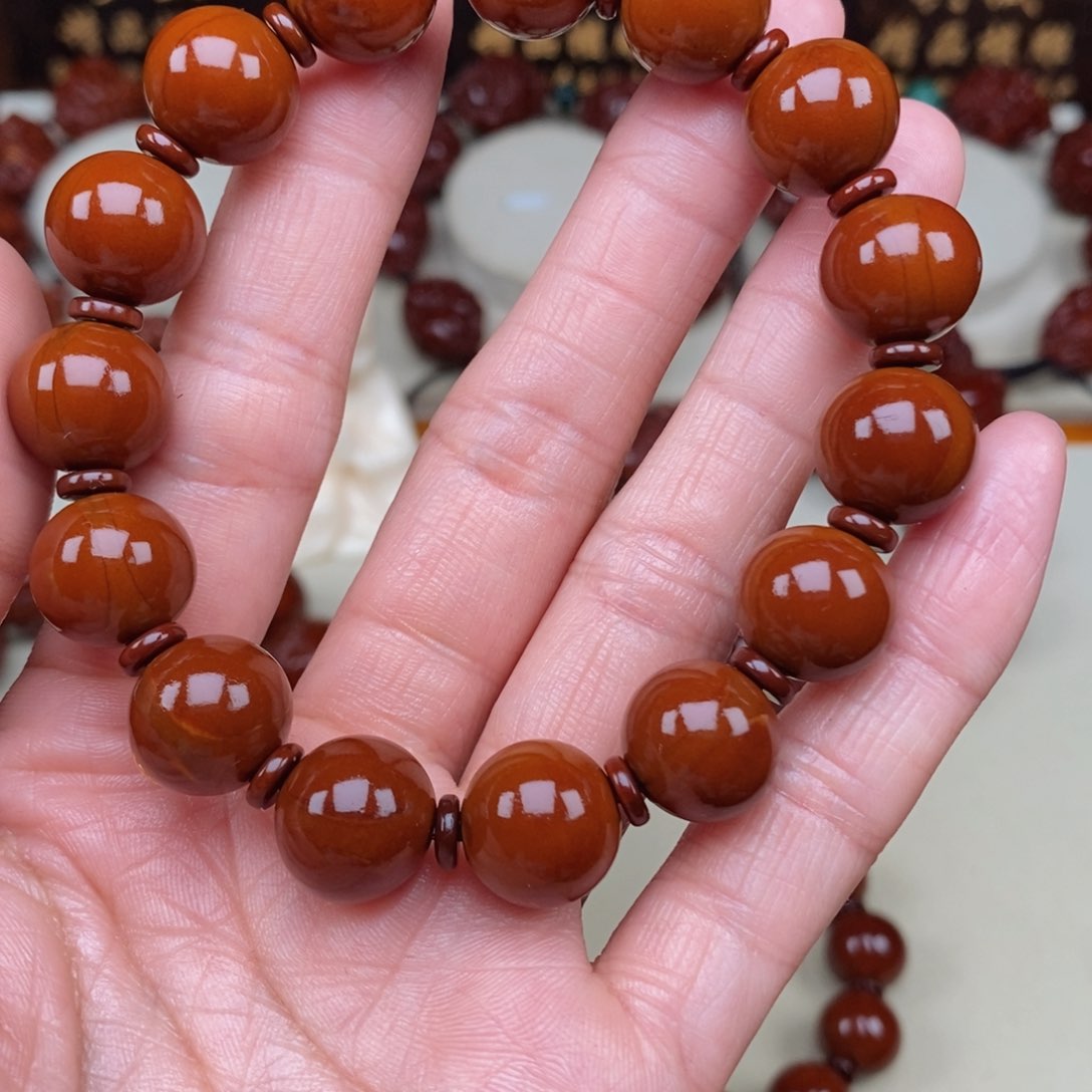 橄榄核吊坠飘**了光珠，