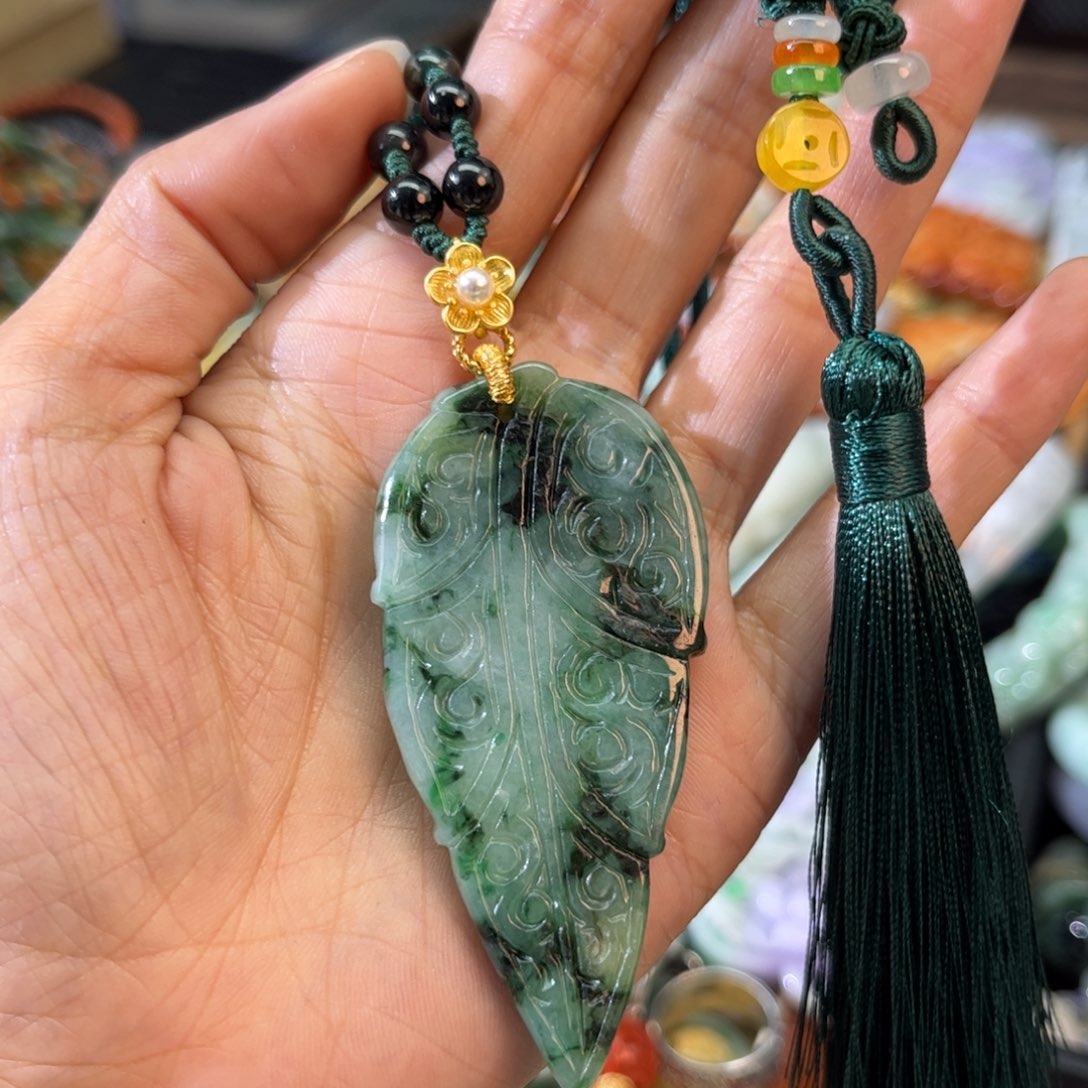 翡翠颈饰未镶嵌待编款