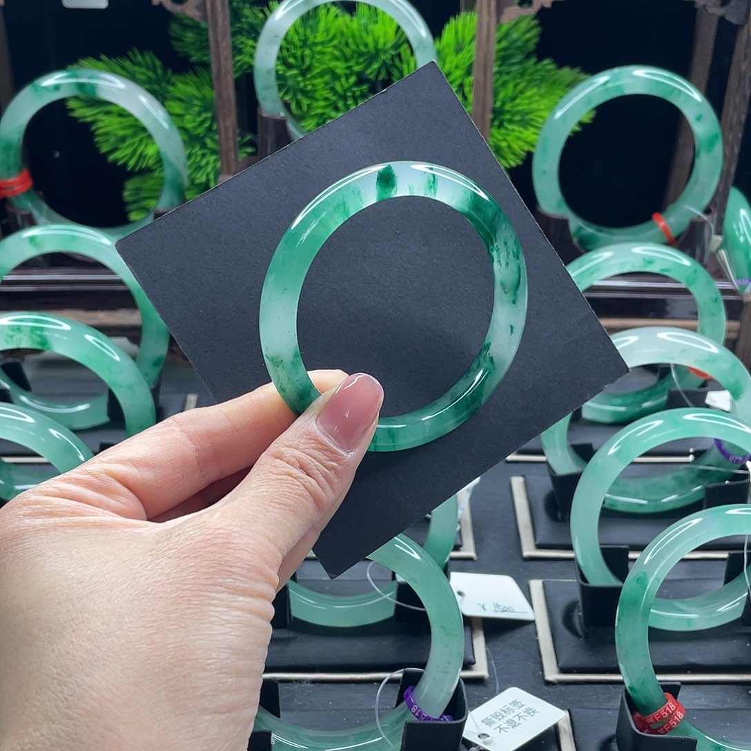 石英质玉未镶嵌手镯