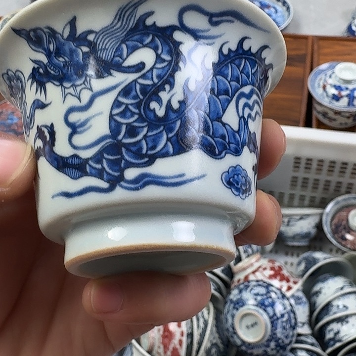 瓷片青花铠甲龙两才盖碗