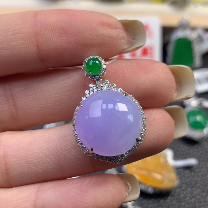 翡翠18K金镶嵌颈饰