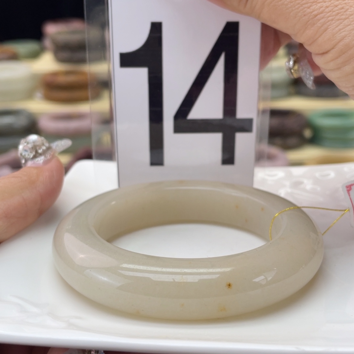 【闪购商品】石英质玉手镯未镶嵌