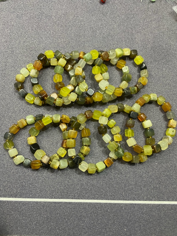 岫玉手串天然玉石手链（个别珠微瑕 介意慎拍）随机发一串