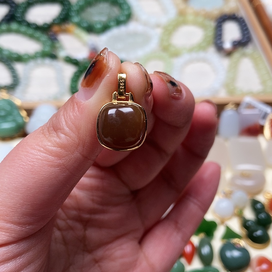 和田玉吊坠银S925镶嵌