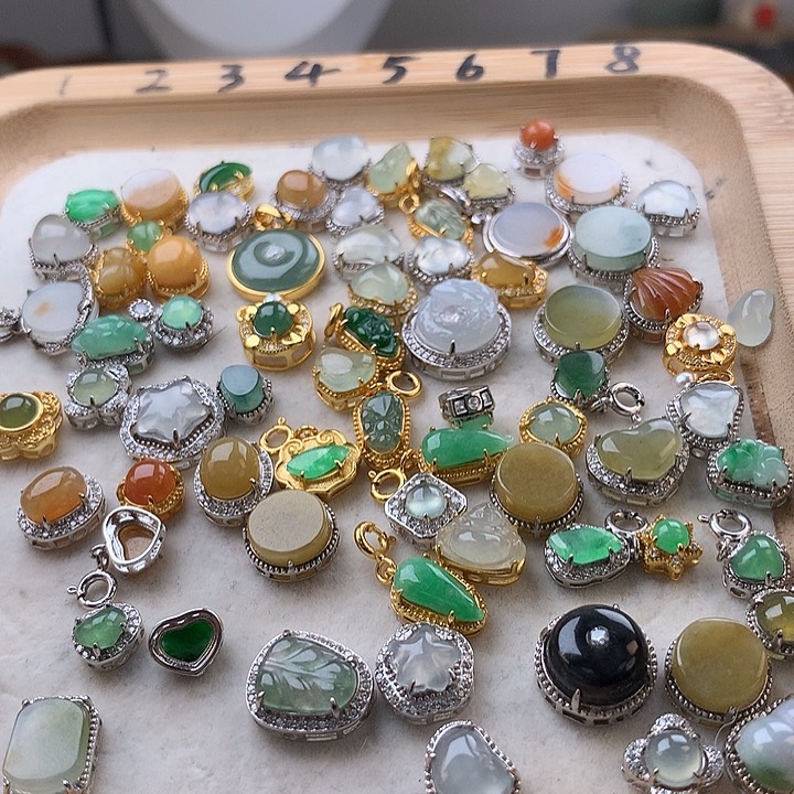 翡翠未镶嵌颈饰潘潘1个