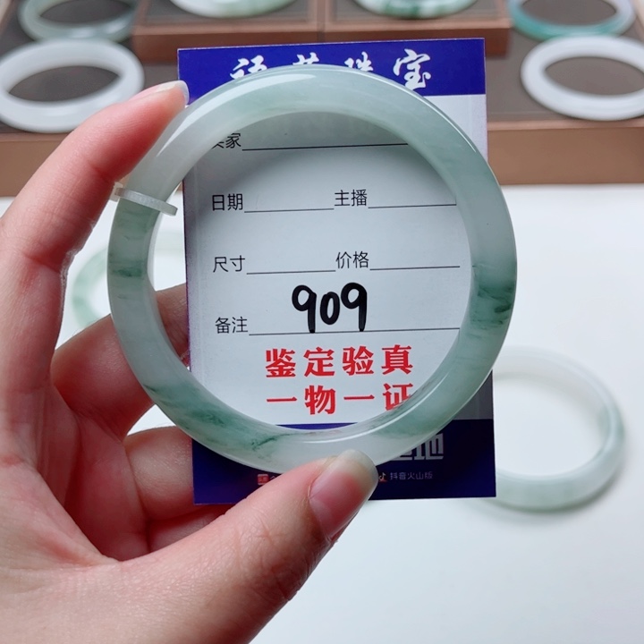 未镶嵌手镯石英质玉李***方