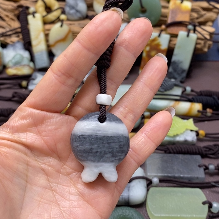 蛇纹石玉未镶嵌颈饰