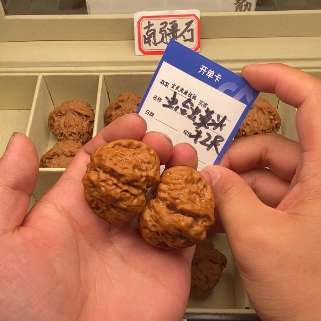 夏***、文玩核桃把件蛤蟆头(42尺寸)