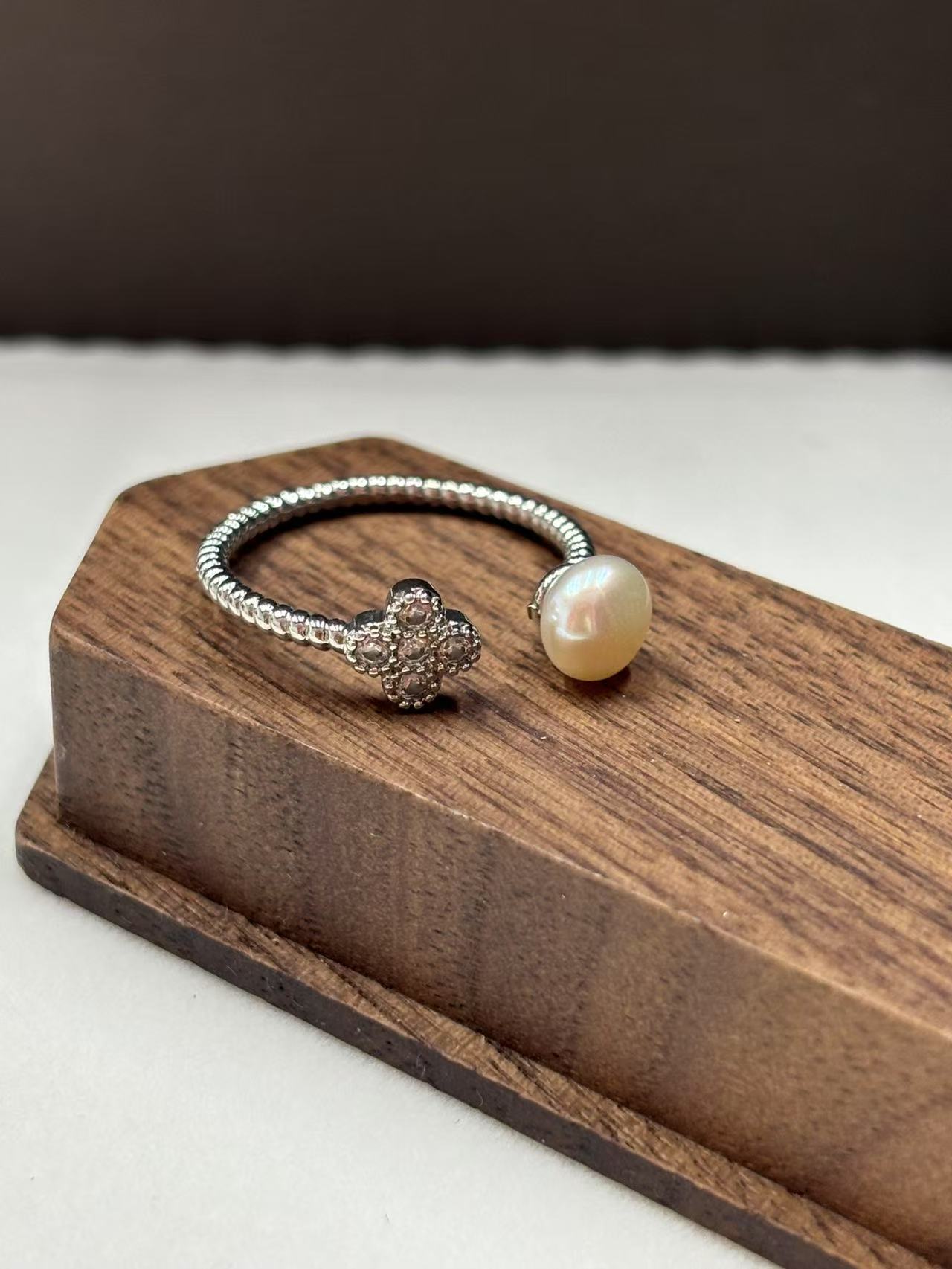 1075天然珍珠麻花戒指