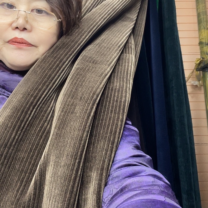 浅咖宽条1.1米面料