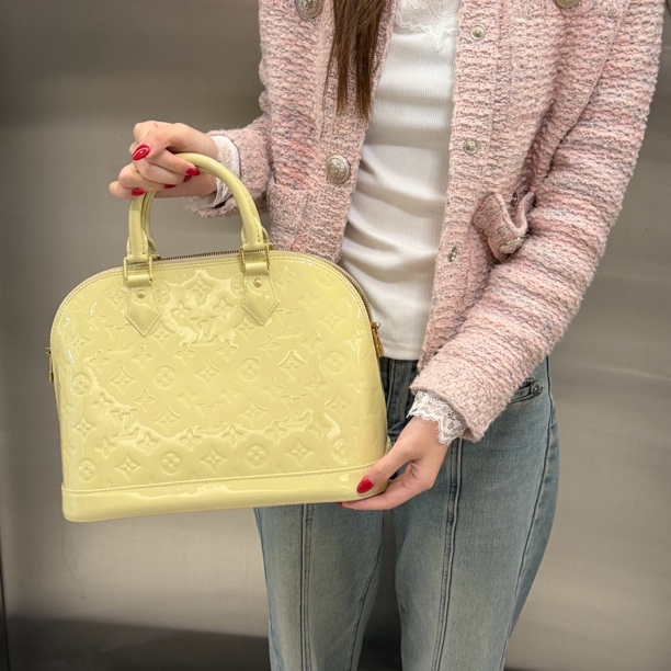 95新 LouisVuitton/路易威登 lv鹅黄色漆皮手提包斜挎包