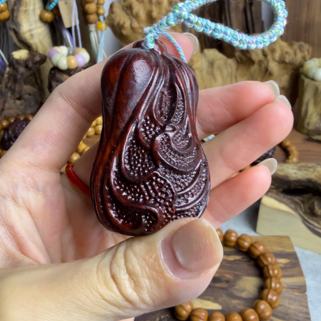 猴头核桃吊坠白菜手把件