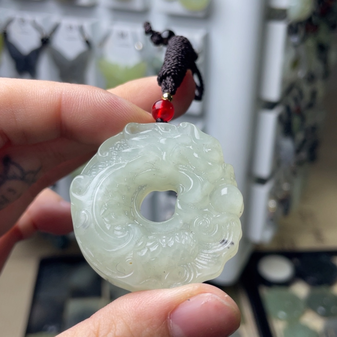 岫玉颈饰未镶嵌龙扣吊坠