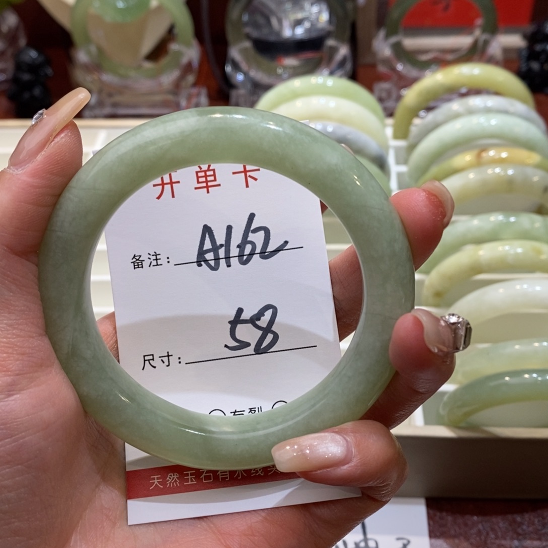 【闪购商品】蛇纹石玉手镯未镶嵌