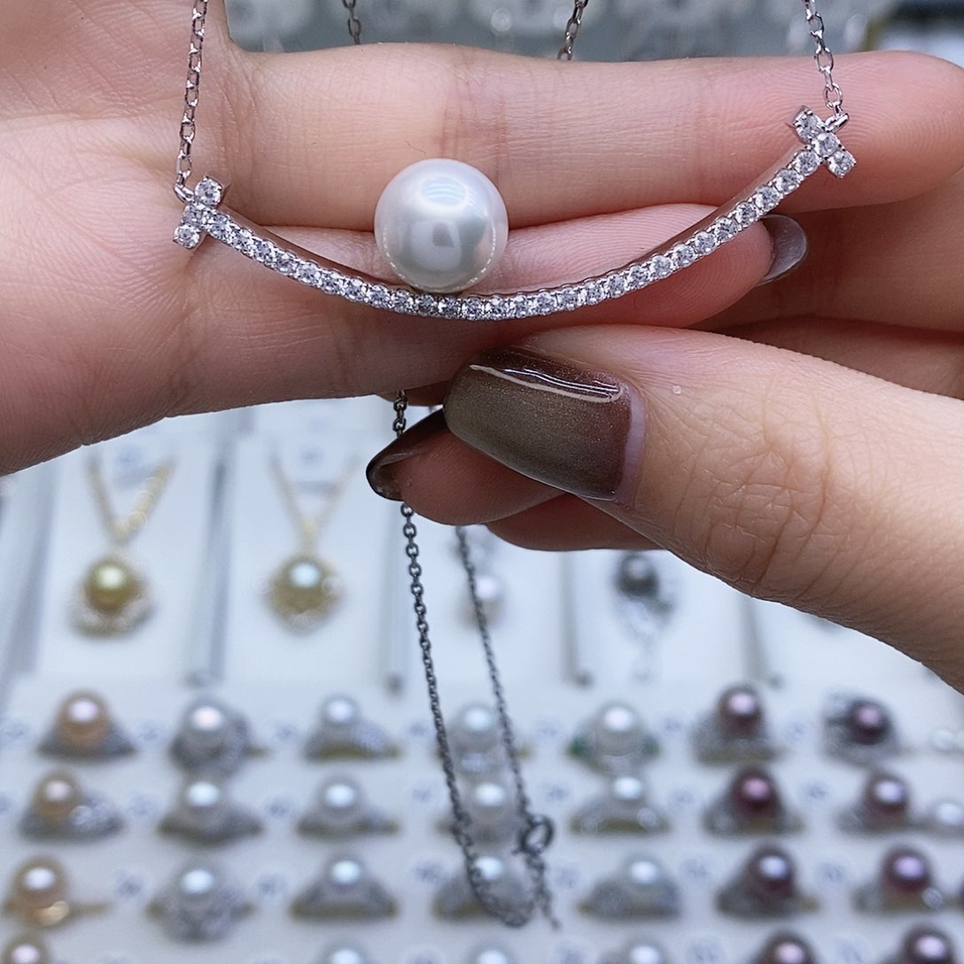 颈饰银S925镶嵌淡水珍珠静***界