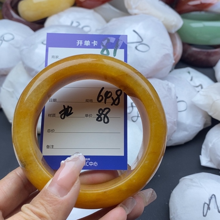 石英质玉手镯未镶嵌