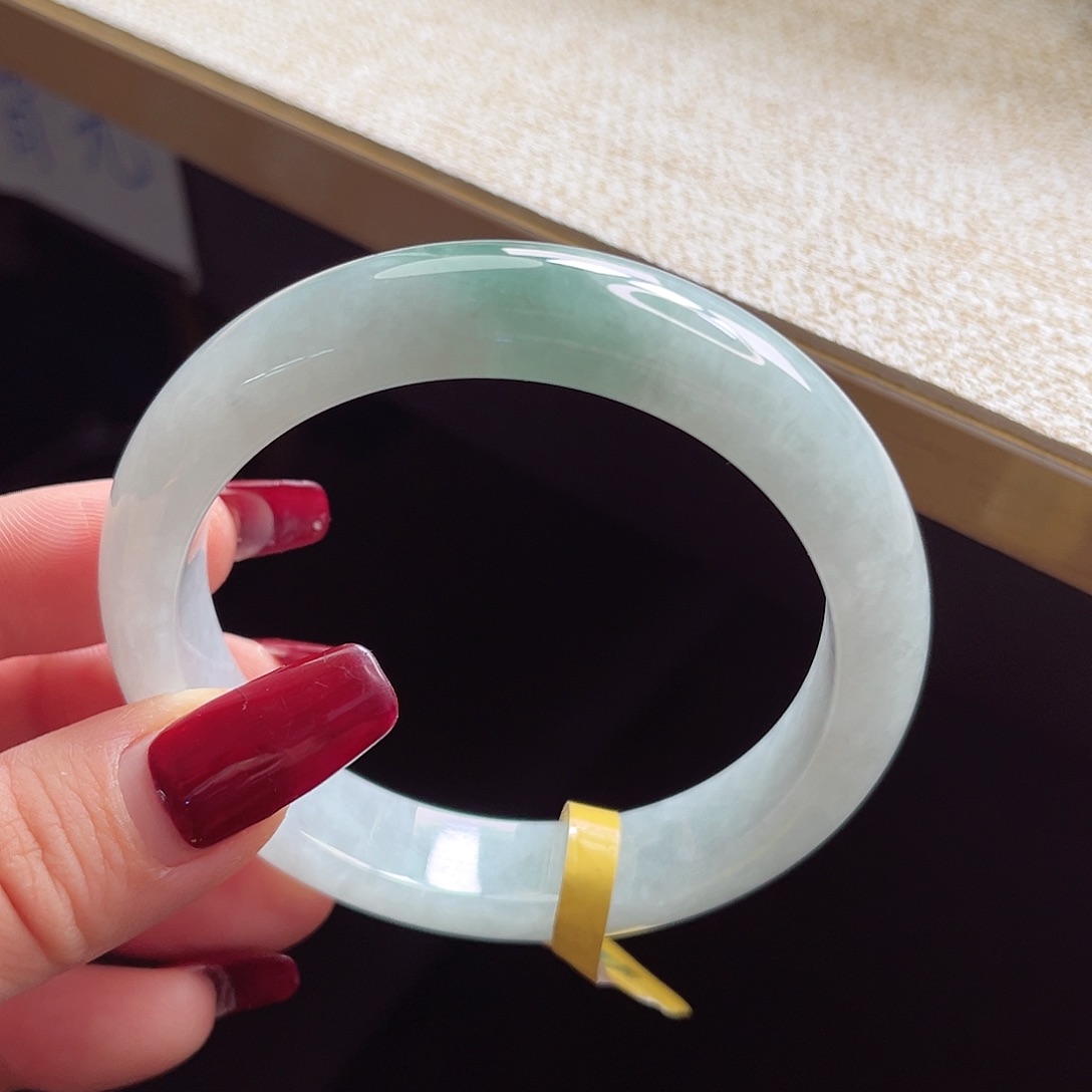 翡翠手镯未镶嵌手镯