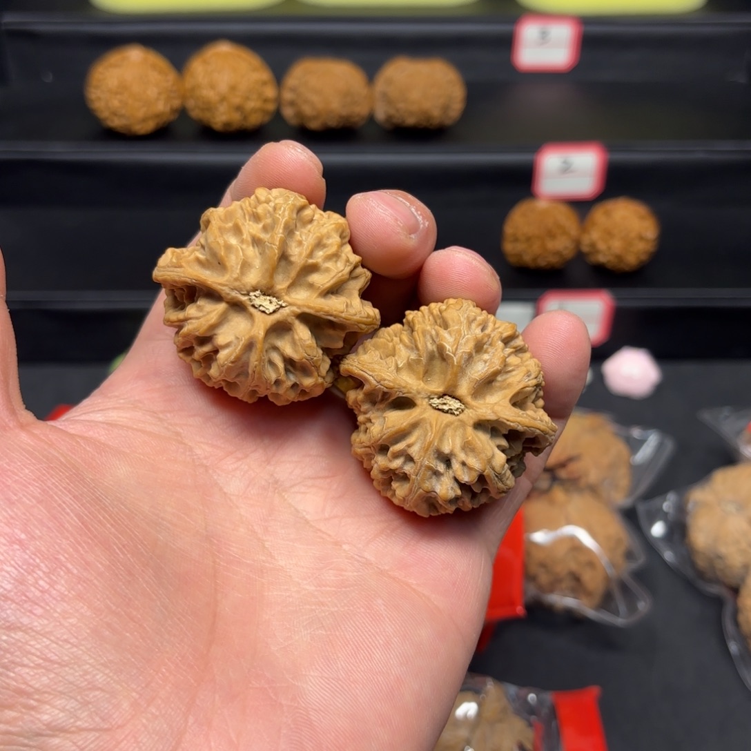 文玩核桃把件43*40*37苹果园