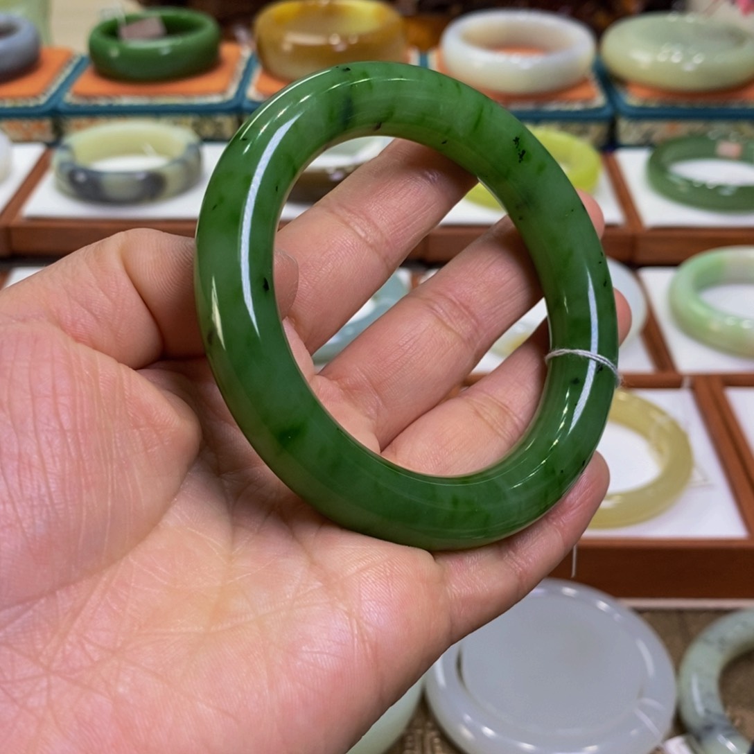 和田玉手镯未镶嵌俄料猕猴桃57.58