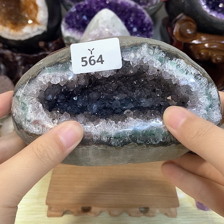 未镶嵌水晶大型摆件（非配饰）