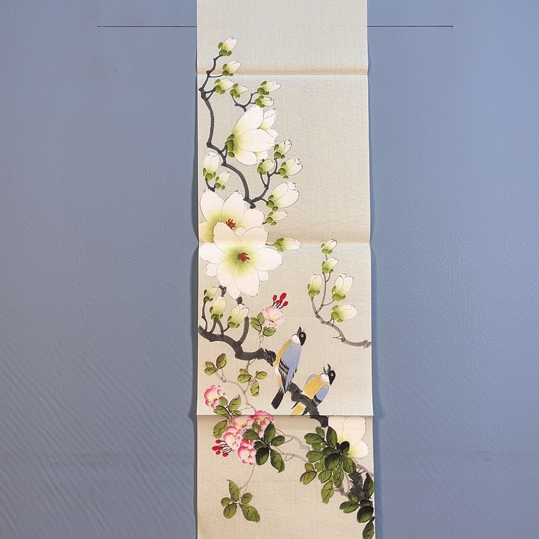 国画061 花红艳绿的花朵点缀